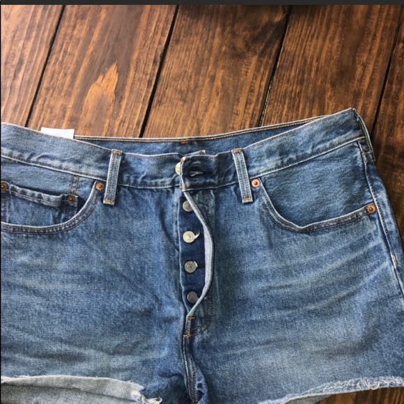 Levi Strauss Cutoff Jean Shorts (fits like size 8) - Picture 6 of 7